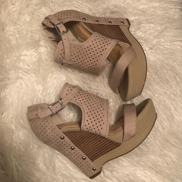 Gianni Bini Wedges - Picture 1 of 5